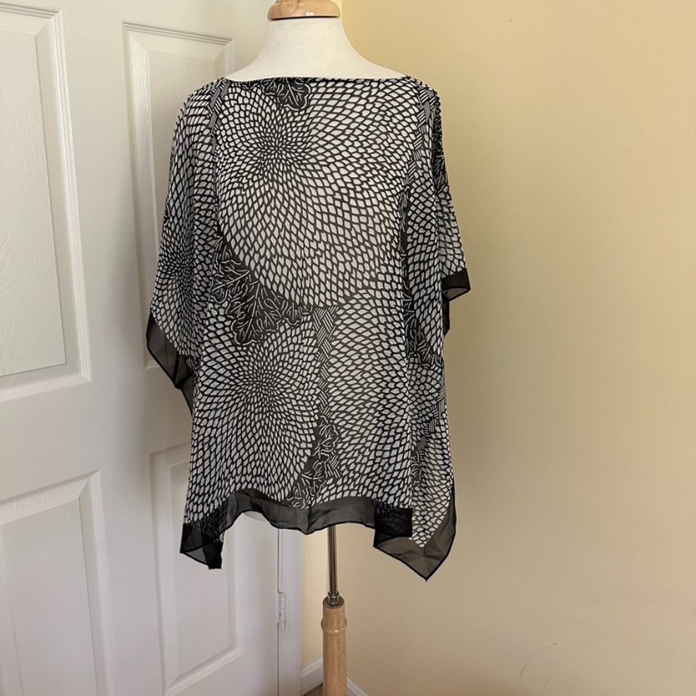 NWT Metropolitan Museum of Art  Sheer Poncho Japanese Chrysanthemums